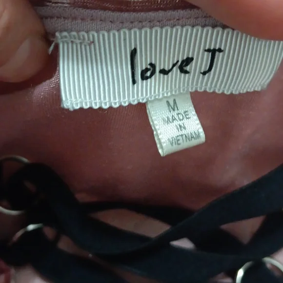 love j. velvet pink bodysuit short sleeves with lace closure in front - Picture 4 of 4